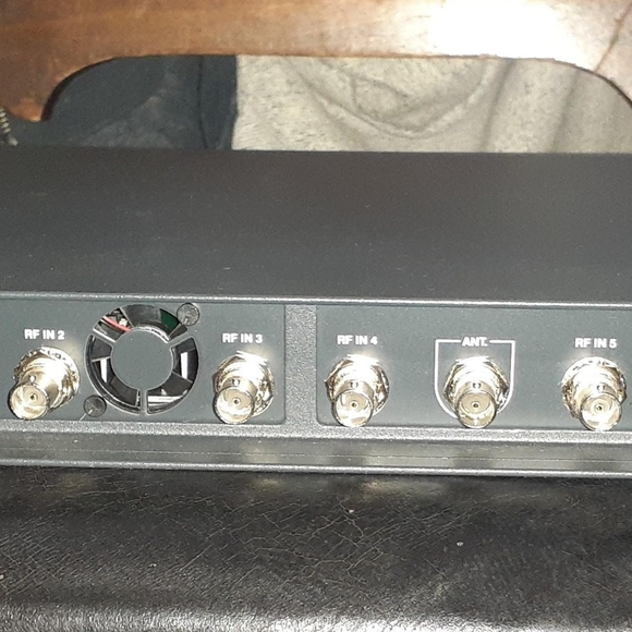 Sennheiser audio transmitter combiner - Picture 6 of 6